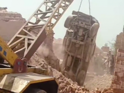 Bareilly: 1 Dead, 4 Injured As Wall Collapses at Brick Kiln in Uttar Pradesh (Watch Video) | Bareilly: 1 Dead, 4 Injured As Wall Collapses at Brick Kiln in Uttar Pradesh (Watch Video) Bareilly: 1 Dead, 4 Injured As Wall Collapses at Brick Kiln in Uttar Pradesh (Watch Video) | Bareilly: 1 Dead, 4 Injured As Wall Collapses at Brick Kiln in Uttar Pradesh (Watch Video)