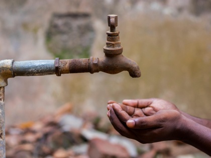 Bengaluru's Water Crisis: BWSSB Plans to Ban People from Using Drinking Water for Gardening and Vehicle Washing | Bengaluru's Water Crisis: BWSSB Plans to Ban People from Using Drinking Water for Gardening and Vehicle Washing