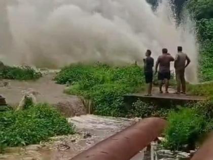 Mumbai: Water Supply Disruptions Expected in City and Suburbs Due to Pipeline Burst in Powai (Watch Video) | Mumbai: Water Supply Disruptions Expected in City and Suburbs Due to Pipeline Burst in Powai (Watch Video) Mumbai: Water Supply Disruptions Expected in City and Suburbs Due to Pipeline Burst in Powai (Watch Video) | Mumbai: Water Supply Disruptions Expected in City and Suburbs Due to Pipeline Burst in Powai (Watch Video)