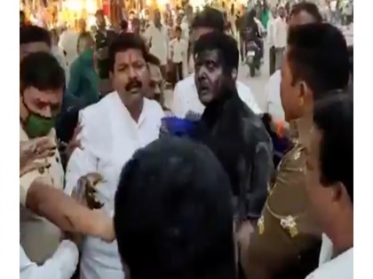 Watch Video! 17 Sena workers arrested for hurling ink at BJP leader in Solapur | Watch Video! 17 Sena workers arrested for hurling ink at BJP leader in Solapur