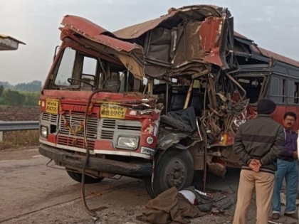 Solapur: Bus on a trip meets with accident; one teacher dead | Solapur: Bus on a trip meets with accident; one teacher dead