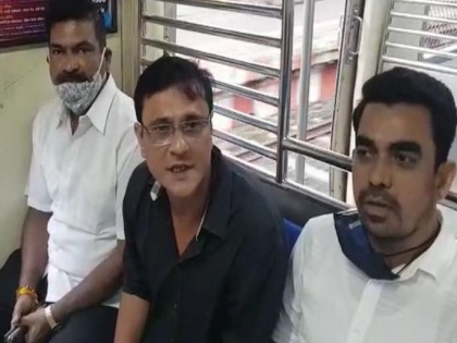 MNS leader Sandeep Deshpande and four others arrested for traveling in local train | MNS leader Sandeep Deshpande and four others arrested for traveling in local train