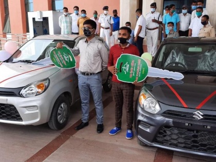 Jharkhand education minister gifts cars to state toppers of Class 10, 12 | Jharkhand education minister gifts cars to state toppers of Class 10, 12