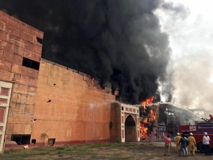 Fire breaks out at ND studio on the sets of ''Jodhaa Akbar'', no injuries reported | Fire breaks out at ND studio on the sets of ''Jodhaa Akbar'', no injuries reported