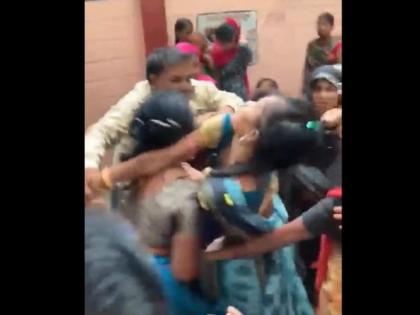 Bihar: Women fight for Covid vaccination in Chhapra | Bihar: Women fight for Covid vaccination in Chhapra