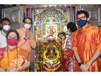 CM Uddhav Thackeray visits Mumba Devi temple after it reopens | CM Uddhav Thackeray visits Mumba Devi temple after it reopens