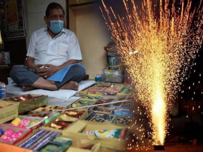 Fact Check: China sending special types of firecrackers & decorative lights to India to cause asthma, eye diseases? | Fact Check: China sending special types of firecrackers & decorative lights to India to cause asthma, eye diseases?