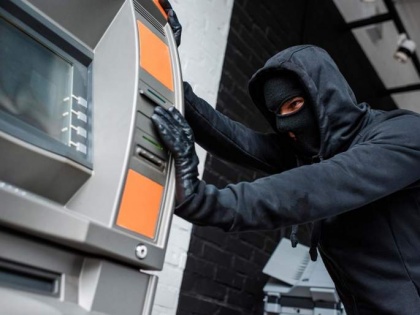 Unable to break open ATM, thieves steal whole machine in Jalgaon | Unable to break open ATM, thieves steal whole machine in Jalgaon