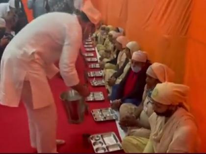 UP Assembly Elections 2022: Rahul Gandhi and Priyanka Gandhi serve 'langer' at Ravidas Temple in Varanasi, UP | UP Assembly Elections 2022: Rahul Gandhi and Priyanka Gandhi serve 'langer' at Ravidas Temple in Varanasi, UP UP Assembly Elections 2022: Rahul Gandhi and Priyanka Gandhi serve 'langer' at Ravidas Temple in Varanasi, UP | UP Assembly Elections 2022: Rahul Gandhi and Priyanka Gandhi serve 'langer' at Ravidas Temple in Varanasi, UP