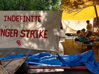 Pune: FTII students on hunger strike over expulsion of batchmate | Pune: FTII students on hunger strike over expulsion of batchmate