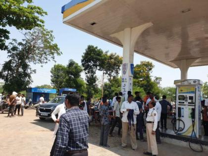 Nagpur: Petrol pump owner stabbed to death, robbers flee with Rs 2 lakh | Nagpur: Petrol pump owner stabbed to death, robbers flee with Rs 2 lakh Nagpur: Petrol pump owner stabbed to death, robbers flee with Rs 2 lakh | Nagpur: Petrol pump owner stabbed to death, robbers flee with Rs 2 lakh