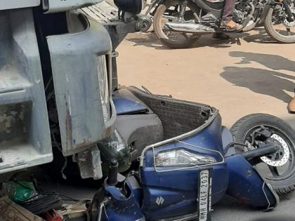 Ghodbunder Road Accident: Biker Killed After Colliding With Truck Near Owla Naka in Thane | Ghodbunder Road Accident: Biker Killed After Colliding With Truck Near Owla Naka in Thane