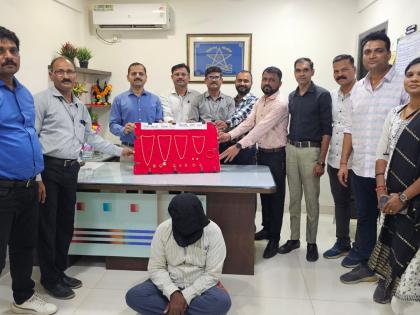 Thane: Fraudster Posing as Policeman Arrested, Gold Worth ₹9.28 Lakh Recovered | Thane: Fraudster Posing as Policeman Arrested, Gold Worth ₹9.28 Lakh Recovered Thane: Fraudster Posing as Policeman Arrested, Gold Worth ₹9.28 Lakh Recovered | Thane: Fraudster Posing as Policeman Arrested, Gold Worth ₹9.28 Lakh Recovered