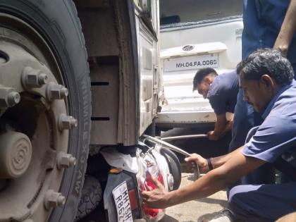 Nashik: City Bus Driver Suffers Seizure, Crashes Into Parked Vehicles Near Nuri Chowk | Nashik: City Bus Driver Suffers Seizure, Crashes Into Parked Vehicles Near Nuri Chowk Nashik: City Bus Driver Suffers Seizure, Crashes Into Parked Vehicles Near Nuri Chowk | Nashik: City Bus Driver Suffers Seizure, Crashes Into Parked Vehicles Near Nuri Chowk