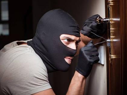 Nashik: Thieves Loot Rs 2.15 Lakh from Three Flats During Power Outage in Panchavati | Nashik: Thieves Loot Rs 2.15 Lakh from Three Flats During Power Outage in Panchavati Nashik: Thieves Loot Rs 2.15 Lakh from Three Flats During Power Outage in Panchavati | Nashik: Thieves Loot Rs 2.15 Lakh from Three Flats During Power Outage in Panchavati