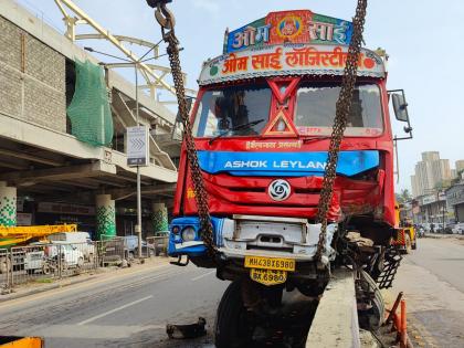 Ghodbunder Road Traffic Update: Vehicular Jam After Truck Climbs Divider Near Manpada Bridge in Thane (Watch Video) | Ghodbunder Road Traffic Update: Vehicular Jam After Truck Climbs Divider Near Manpada Bridge in Thane (Watch Video) Ghodbunder Road Traffic Update: Vehicular Jam After Truck Climbs Divider Near Manpada Bridge in Thane (Watch Video) | Ghodbunder Road Traffic Update: Vehicular Jam After Truck Climbs Divider Near Manpada Bridge in Thane (Watch Video)