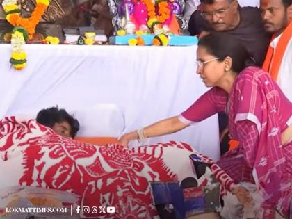 Maratha Reservation Protest: Supriya Sule Escorted to Car Safely After Protesters Block Path, Shout Slogans | Maratha Reservation Protest: Supriya Sule Escorted to Car Safely After Protesters Block Path, Shout Slogans Maratha Reservation Protest: Supriya Sule Escorted to Car Safely After Protesters Block Path, Shout Slogans | Maratha Reservation Protest: Supriya Sule Escorted to Car Safely After Protesters Block Path, Shout Slogans