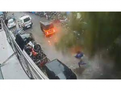 Video! Cyclone Tauktae: 'Woman has a narrow escape as giant tree falls on street | Video! Cyclone Tauktae: 'Woman has a narrow escape as giant tree falls on street