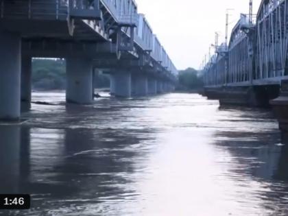 Delhi: Woman Jumps Into Yamuna From Signature Bridge, Search Underway | Delhi: Woman Jumps Into Yamuna From Signature Bridge, Search Underway