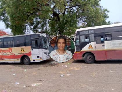 Pune: ST bus collides with parked Shivshahi bus, kills mechanic assistant | Pune: ST bus collides with parked Shivshahi bus, kills mechanic assistant Pune: ST bus collides with parked Shivshahi bus, kills mechanic assistant | Pune: ST bus collides with parked Shivshahi bus, kills mechanic assistant