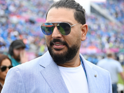 Yuvraj Singh REVEALS How He Ended Up Wearing Pink Slip-Ons While Dating an Actress During 2007 Australia Tour (Watch Video) | Yuvraj Singh REVEALS How He Ended Up Wearing Pink Slip-Ons While Dating an Actress During 2007 Australia Tour (Watch Video)