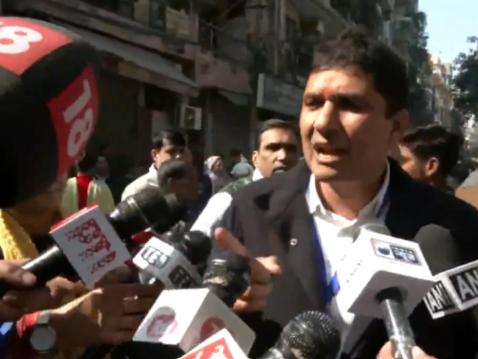 Delhi Assembly Election 2025: AAP Candidate Saurabh Bharadwaj Accuses Police of Stopping Voters in Chirag Delhi (Watch Video) Delhi Assembly Election 2025: AAP Candidate Saurabh Bharadwaj Accuses Police of Stopping Voters in Chirag Delhi (Watch Video)