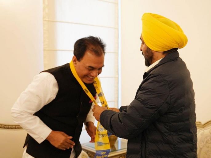 Dr Raj Kumar Chabbewal Joins AAP in Punjab in Presence of CM Bhagwant ...