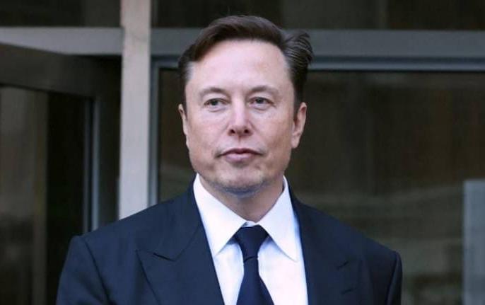 Worth $210 billion, Bernard Arnault handily beats Elon Musk as