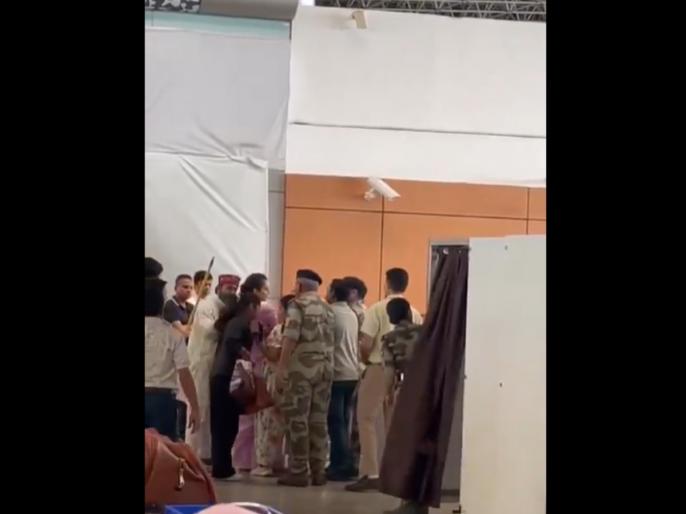 Kangana Ranaut Slapped: CISF Constable Kulwinder Kaur Allegedly Slaps Bollywood Actress at Chandigarh Airport Over Farmer Comments (Watch Video)