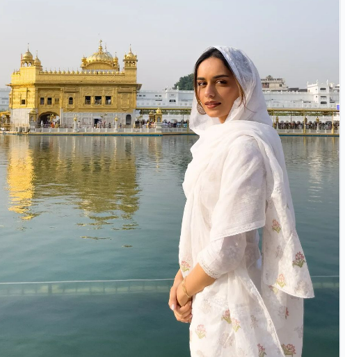 Farah Khan pays obeisance at Golden Temple - Photos,Images,Gallery - 87720