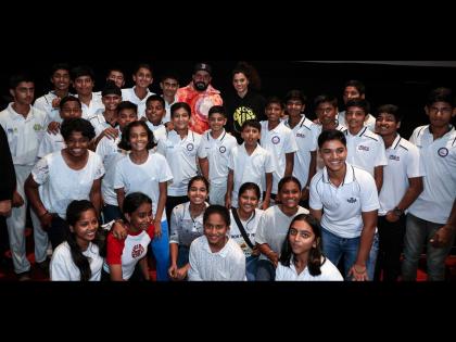 Abhishek Bachchan Surprises Fans in back-to-back housefull theatres! | Abhishek Bachchan Surprises Fans in back-to-back housefull theatres! Abhishek Bachchan Surprises Fans in back-to-back housefull theatres! | Abhishek Bachchan Surprises Fans in back-to-back housefull theatres!