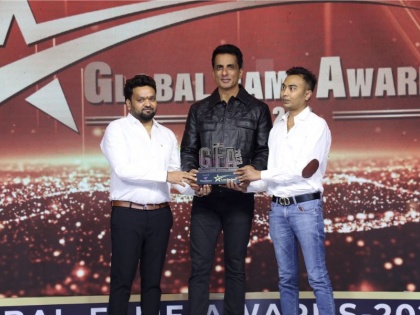 Sushim (Rahul) Gaikwad & Karan Rajora again win Globle Fame award 2023 for having best film production house by Sonu Sood | Sushim (Rahul) Gaikwad & Karan Rajora again win Globle Fame award 2023 for having best film production house by Sonu Sood