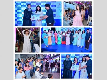 Punekars Witness the First Ever Fashion Runway in A Moving Metro | Punekars Witness the First Ever Fashion Runway in A Moving Metro