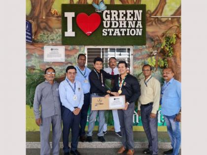 Greenman Viral Desai received India Book of Records for green Udhna railway station | Greenman Viral Desai received India Book of Records for green Udhna railway station