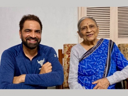Producer Jay Patel Pays Homage To Noted Social Worker & Educationist, Ms Elaben Bhatt | Producer Jay Patel Pays Homage To Noted Social Worker & Educationist, Ms Elaben Bhatt
