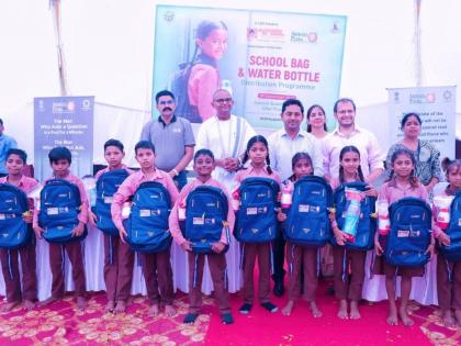 Anshul Garg Mohan – Mr. Ashutosh Gupta – SDM Noida and The Akshaya Patra Foundation – Supports 500 Govt. School Students With Bags And Bottles | Anshul Garg Mohan – Mr. Ashutosh Gupta – SDM Noida and The Akshaya Patra Foundation – Supports 500 Govt. School Students With Bags And Bottles