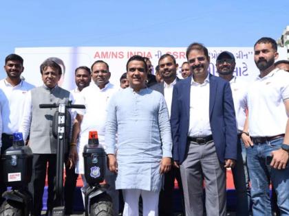 AM/NS India hands over 25 self-balancing e-bikes to Surat Police | AM/NS India hands over 25 self-balancing e-bikes to Surat Police AM/NS India hands over 25 self-balancing e-bikes to Surat Police | AM/NS India hands over 25 self-balancing e-bikes to Surat Police