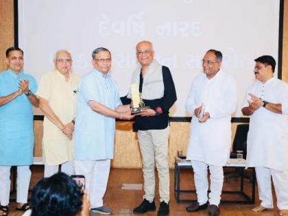 Veteran Journalist Krishnkant Unadkat Honoured with Devarshi Narad Journalist Award | Veteran Journalist Krishnkant Unadkat Honoured with Devarshi Narad Journalist Award Veteran Journalist Krishnkant Unadkat Honoured with Devarshi Narad Journalist Award | Veteran Journalist Krishnkant Unadkat Honoured with Devarshi Narad Journalist Award