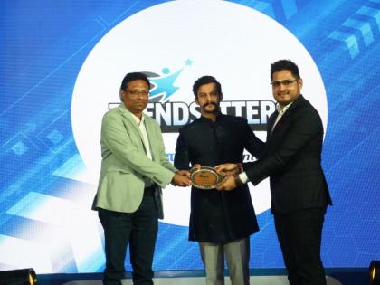 Prime Landmarks owners Mangesh Warule and AvinashJagdale felicitated as Trendsetters 2022 by Maharashtra Times | Prime Landmarks owners Mangesh Warule and AvinashJagdale felicitated as Trendsetters 2022 by Maharashtra Times