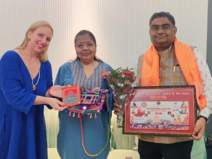 Festival Shiromani Dr. Vijay Kishore Bansal honored by World Dance Champion | Festival Shiromani Dr. Vijay Kishore Bansal honored by World Dance Champion Festival Shiromani Dr. Vijay Kishore Bansal honored by World Dance Champion | Festival Shiromani Dr. Vijay Kishore Bansal honored by World Dance Champion