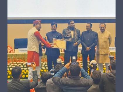 Vaibhav Pande wins Atal Bihari Vajpayee Samman at Vigyan Bhawan Delhi | Vaibhav Pande wins Atal Bihari Vajpayee Samman at Vigyan Bhawan Delhi