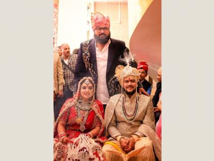 Famous singer Hansraj Raghuwanshi ties the knot with old friend Komal Saklani; Mahant Gaurav Sharma shared pics | Famous singer Hansraj Raghuwanshi ties the knot with old friend Komal Saklani; Mahant Gaurav Sharma shared pics Famous singer Hansraj Raghuwanshi ties the knot with old friend Komal Saklani; Mahant Gaurav Sharma shared pics | Famous singer Hansraj Raghuwanshi ties the knot with old friend Komal Saklani; Mahant Gaurav Sharma shared pics