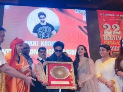 Mikki Koomar awarded the former Prime Minister Rajiv Gandhi Global Excellence award as the International Icon | Mikki Koomar awarded the former Prime Minister Rajiv Gandhi Global Excellence award as the International Icon