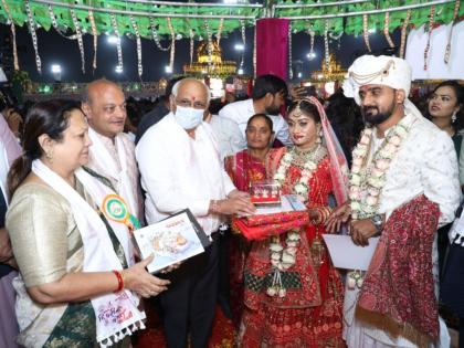 Mahesh Savani-led PP Savani Group marries off 300 fatherless girls | Mahesh Savani-led PP Savani Group marries off 300 fatherless girls
