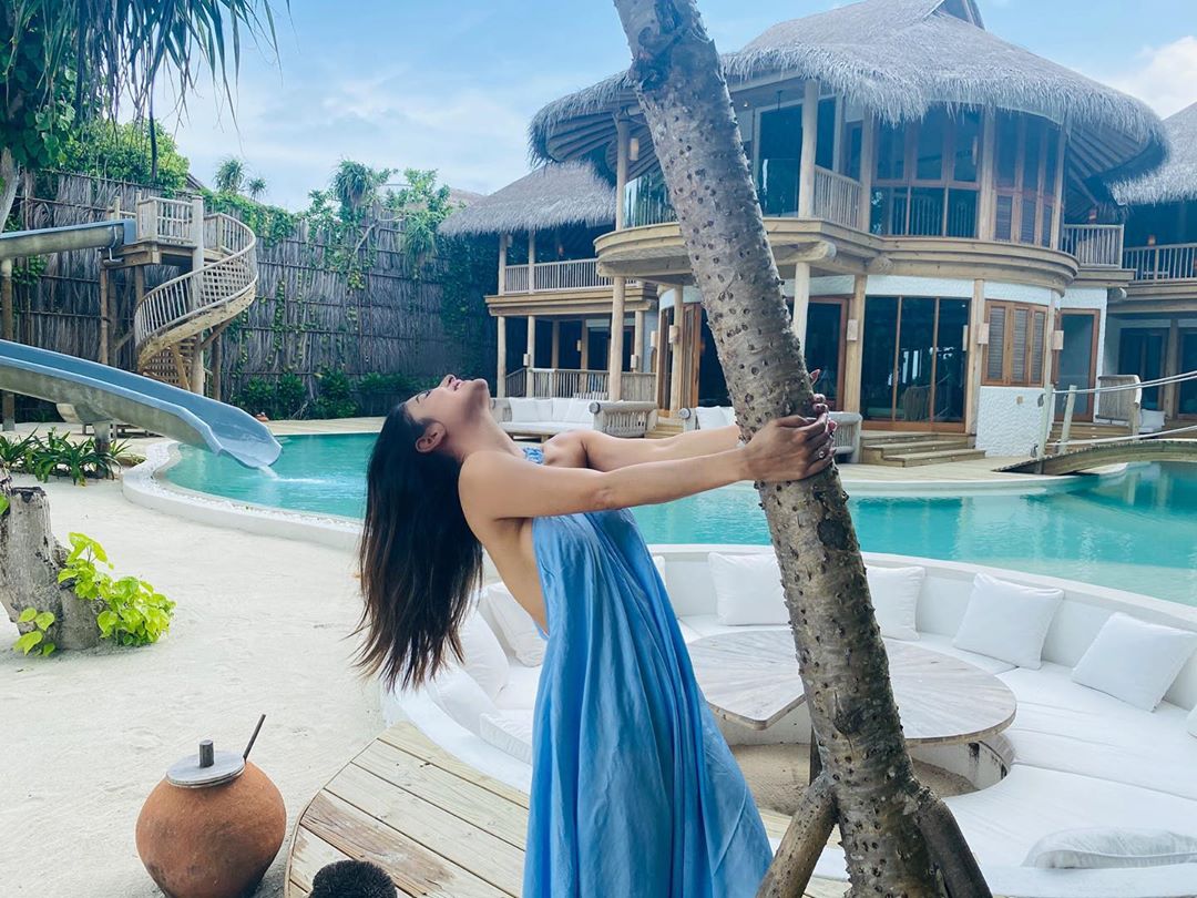 Mouni Roy Beach vacation photo goes viral on internet see pics | Mouni