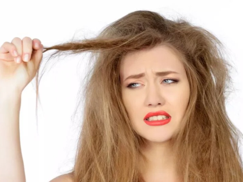 क्या आपके बाल भी बहुत उलझते हैं, इन 5 तरीकों से करें ठीक