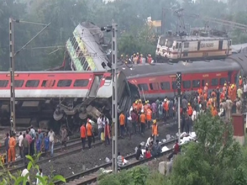 कोरोमंडल एक्सप्रेस हादसा: 233 लोगों की गई जान, रेल मंत्री अश्विनी वैष्णव  मौके पर, ओडिशा में एक दिन का शोक