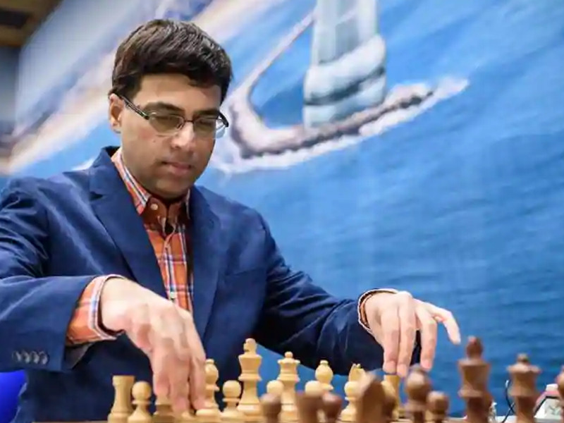 10 Lines on Viswanathan Anand in Hindi 