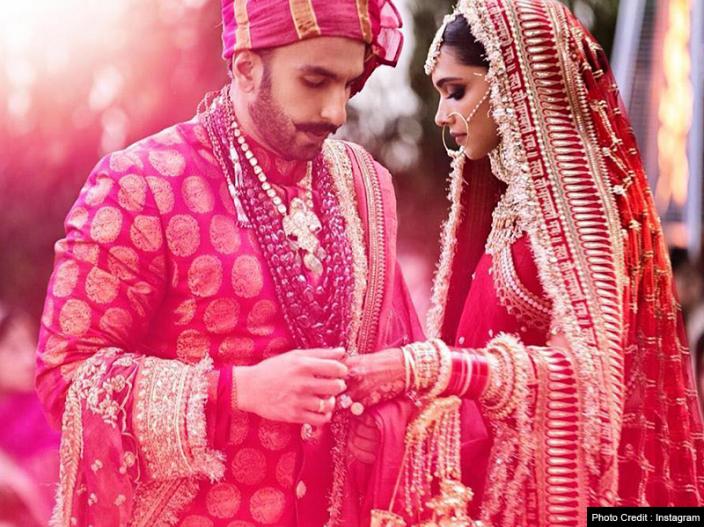 Social Media reactions on Deepika Padukone and Ranveer Singh special wedding  pics and marriage photos | रणवीर-दीपिका की वेडिंग पिक