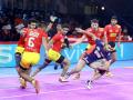 Pro Kabaddi 2019: रोमांचक मैच में बंगाल ने गुजरात को हराया, हरियाणा ने लगाई जीत की हैट्रिक - Hindi News | Pro Kabaddi 2019: Haryana Steelers Beat UP Yoddha and Bengal Warriors Beat Gujarat Fortunegiants wins their match | Latest kabaddi News at Lokmatnews.in